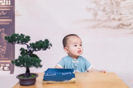 沧州宝宝眼睛突然肿了